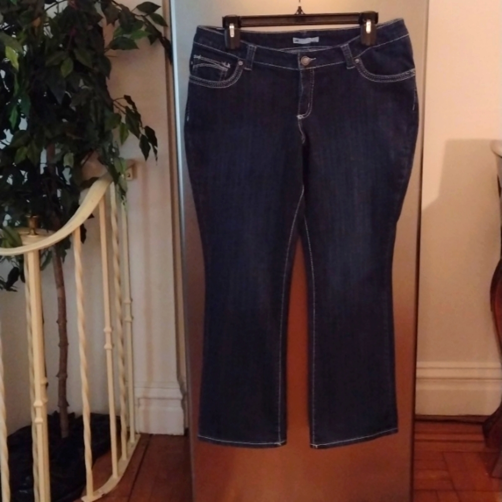 🌟NWOT🌟 LEE Slender Secret boot cut jeans.♥️♥️♥️